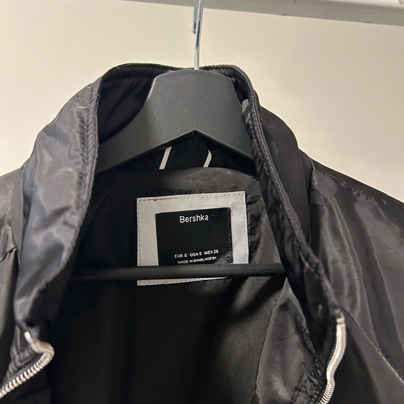 BERSHKA / crop jacket in color black - Picture 5 of 7